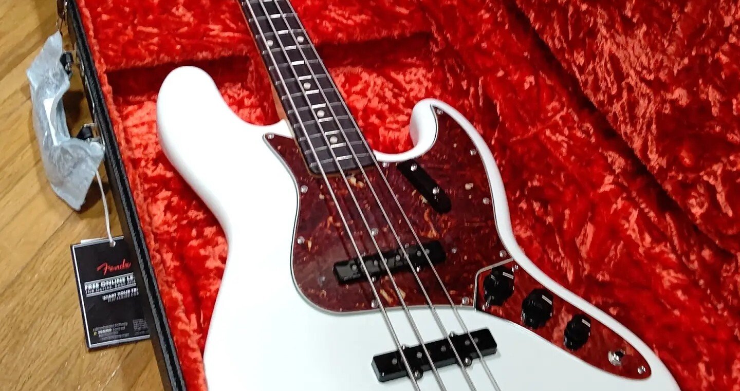 黒々としたローズ指板が美しい！フェンダー・カスタムショップ1964