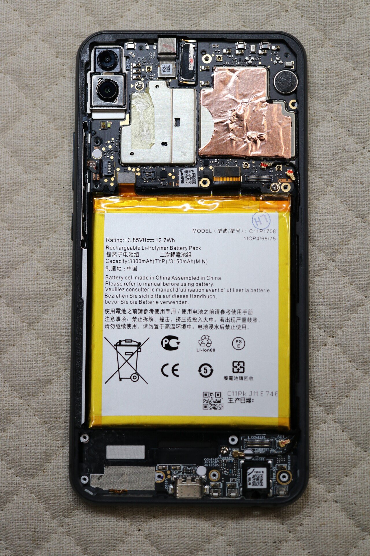 ASUS - zenfone5z本体と予備バッテリー Zenfone5_battery_replace-20.jpg