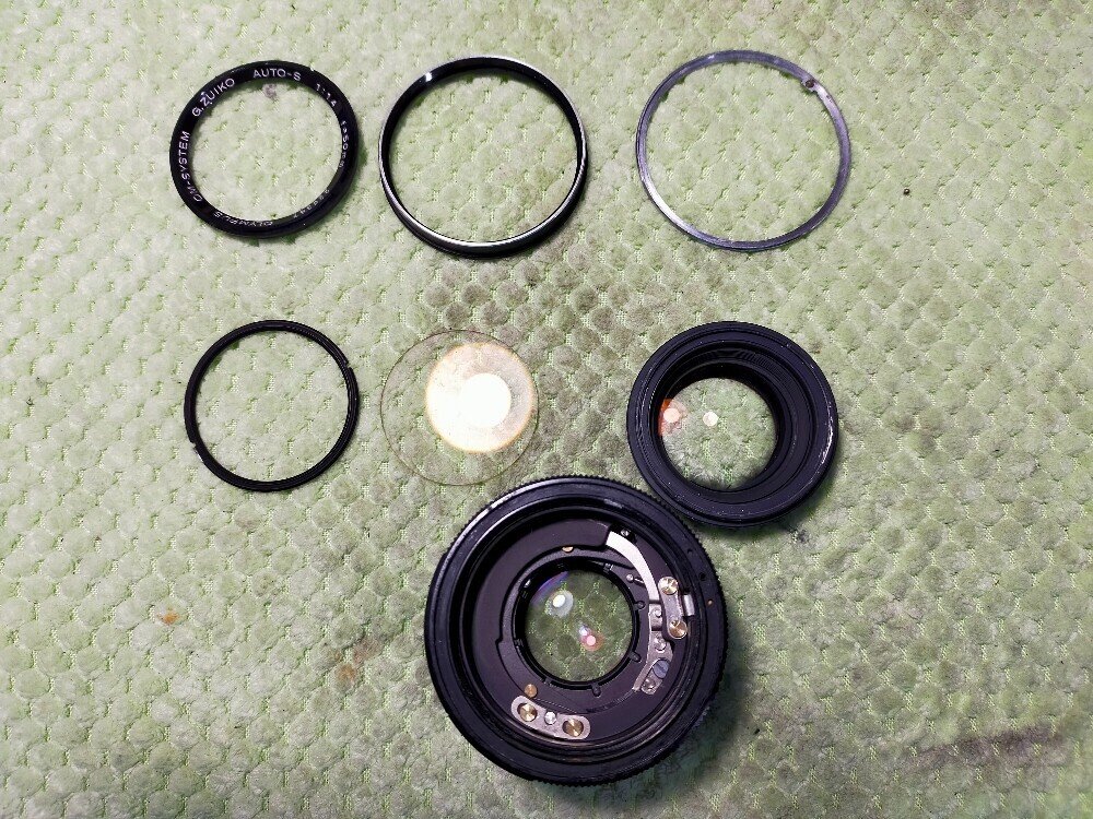 Olympus OM-SYSTEM 50mm F/1.4の分解｜フィルムカメラ修理のアクアカメラ