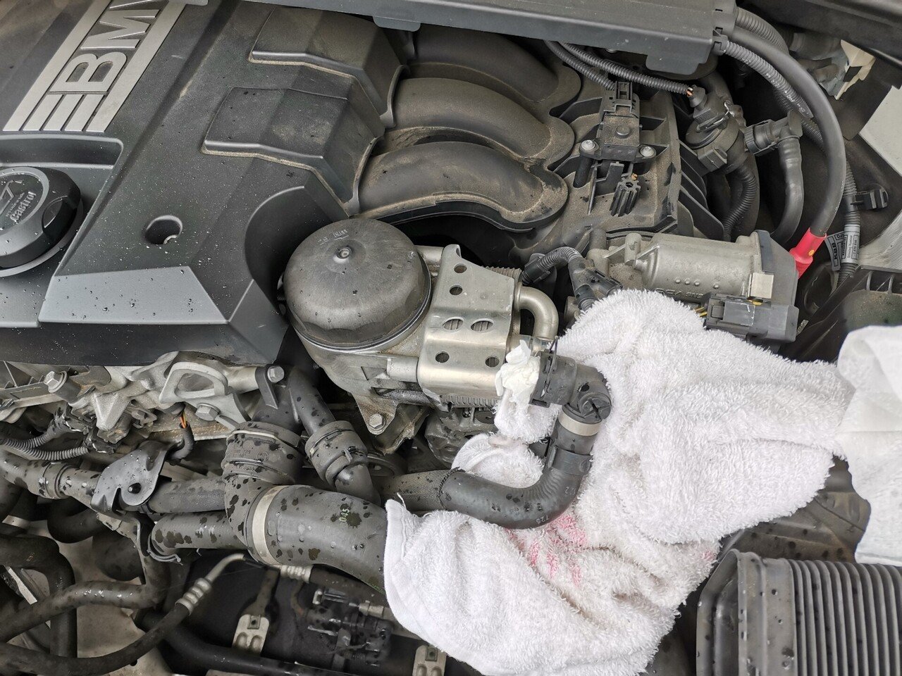 E90 オイルフィルターハウジング オイル漏れ修理|だ〜ちゃん E90 オイルフィルターハウジング オイル漏れ修理|だ〜ちゃん
