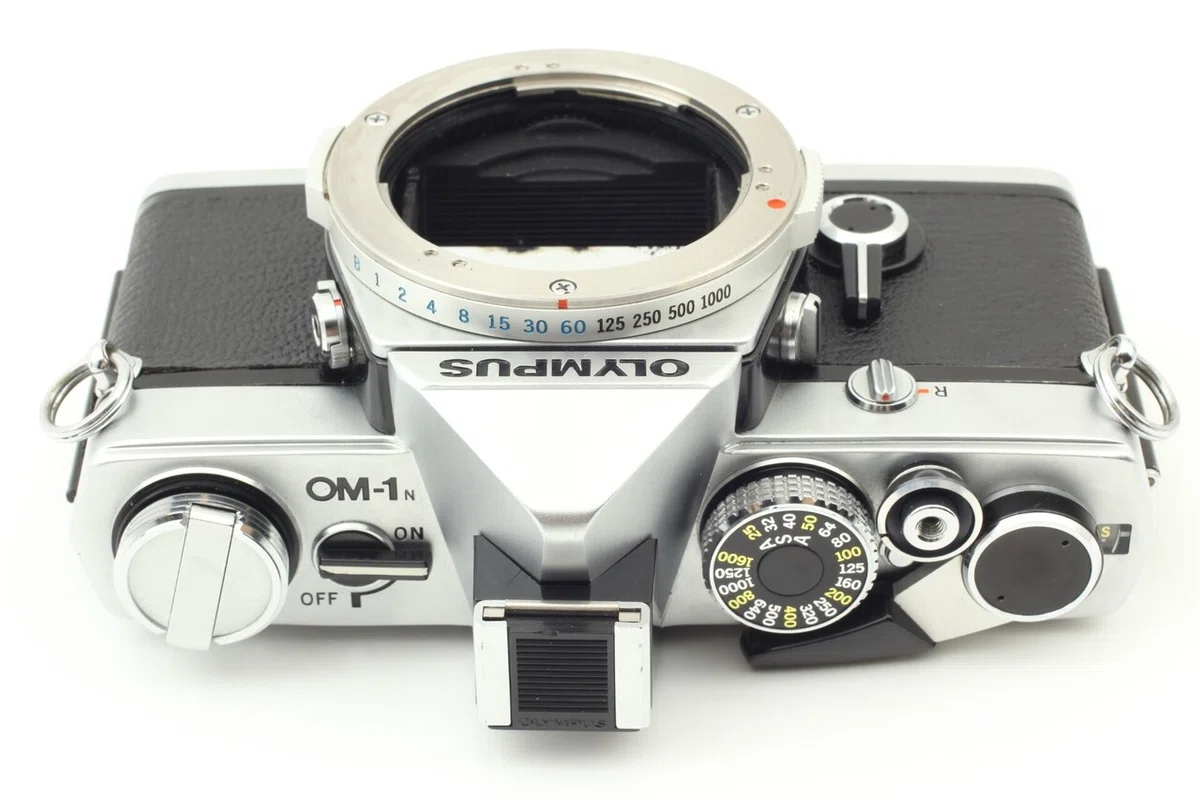Olympus OM-1の分解｜フィルムカメラ修理のアクアカメラ