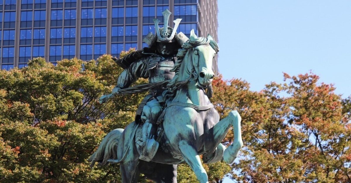 鏡子の家』。楠木正成像と広瀬武夫像。そして主権回復。｜秋山大輔