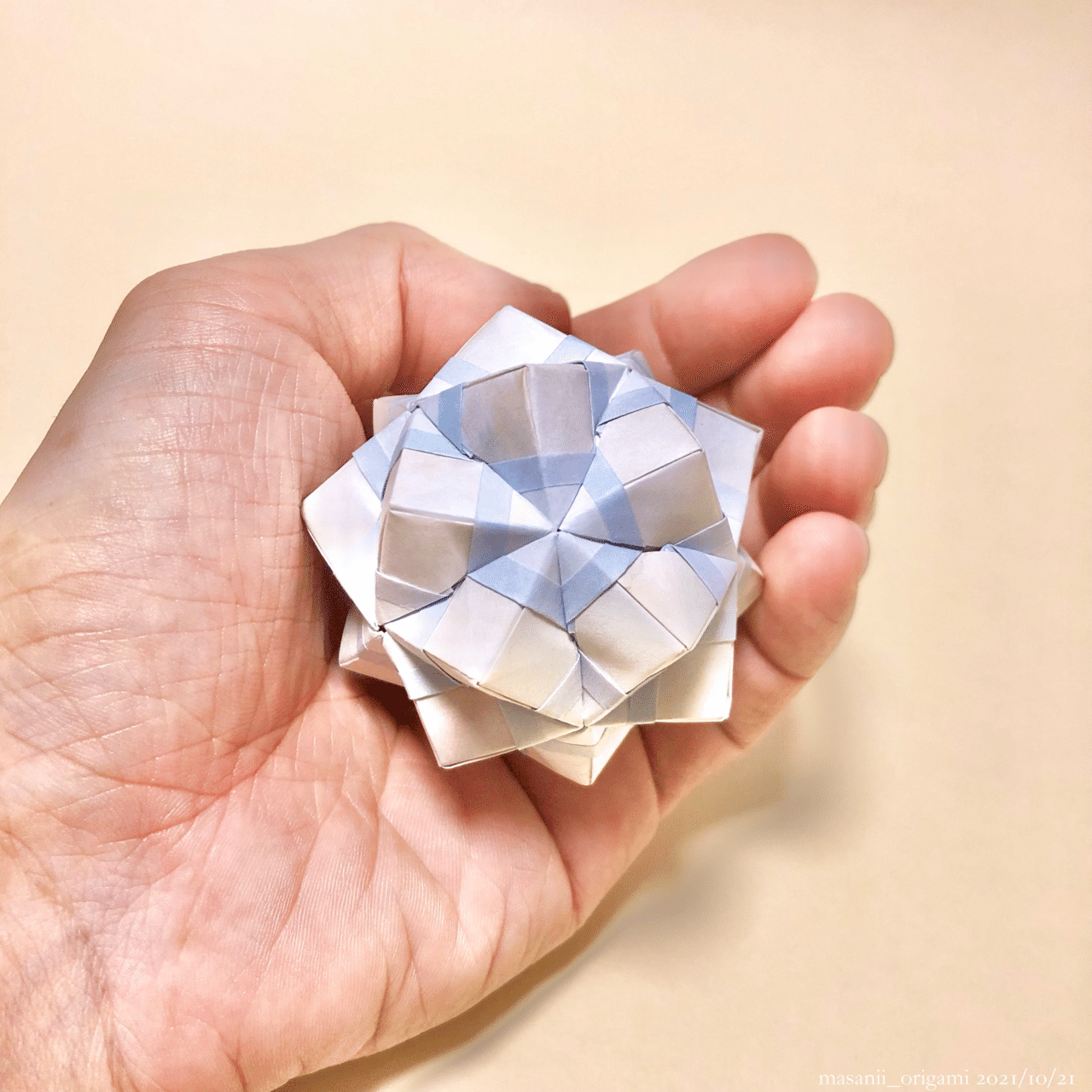 ユニット折り紙「あさがお」、マーブルカラーでさりげなく。／Morning