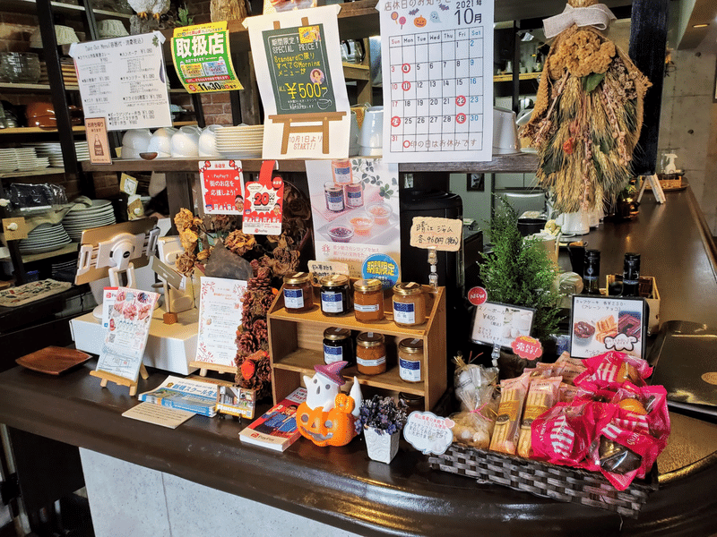 『COWBELLCAFE(カウベル カフェ) 外観 内装