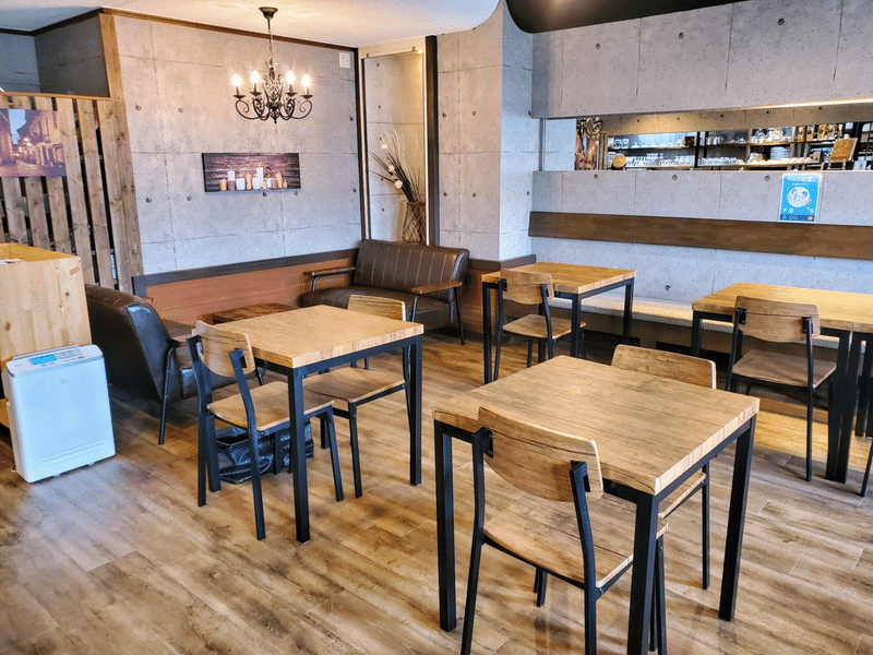 『COWBELLCAFE(カウベル カフェ) 外観 内装