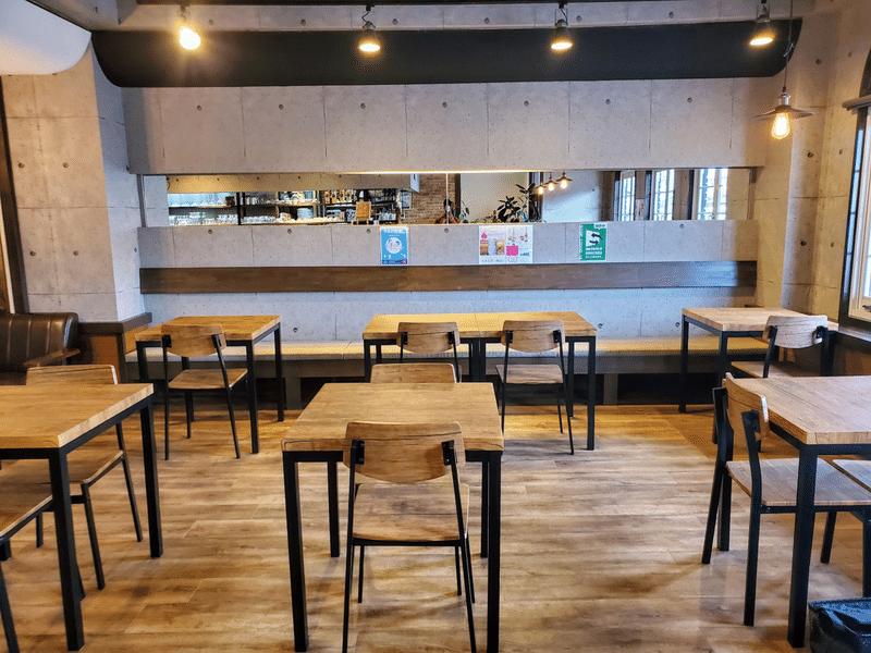 『COWBELLCAFE(カウベル カフェ) 外観 内装