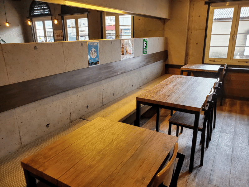 『COWBELLCAFE(カウベル カフェ) 外観 内装