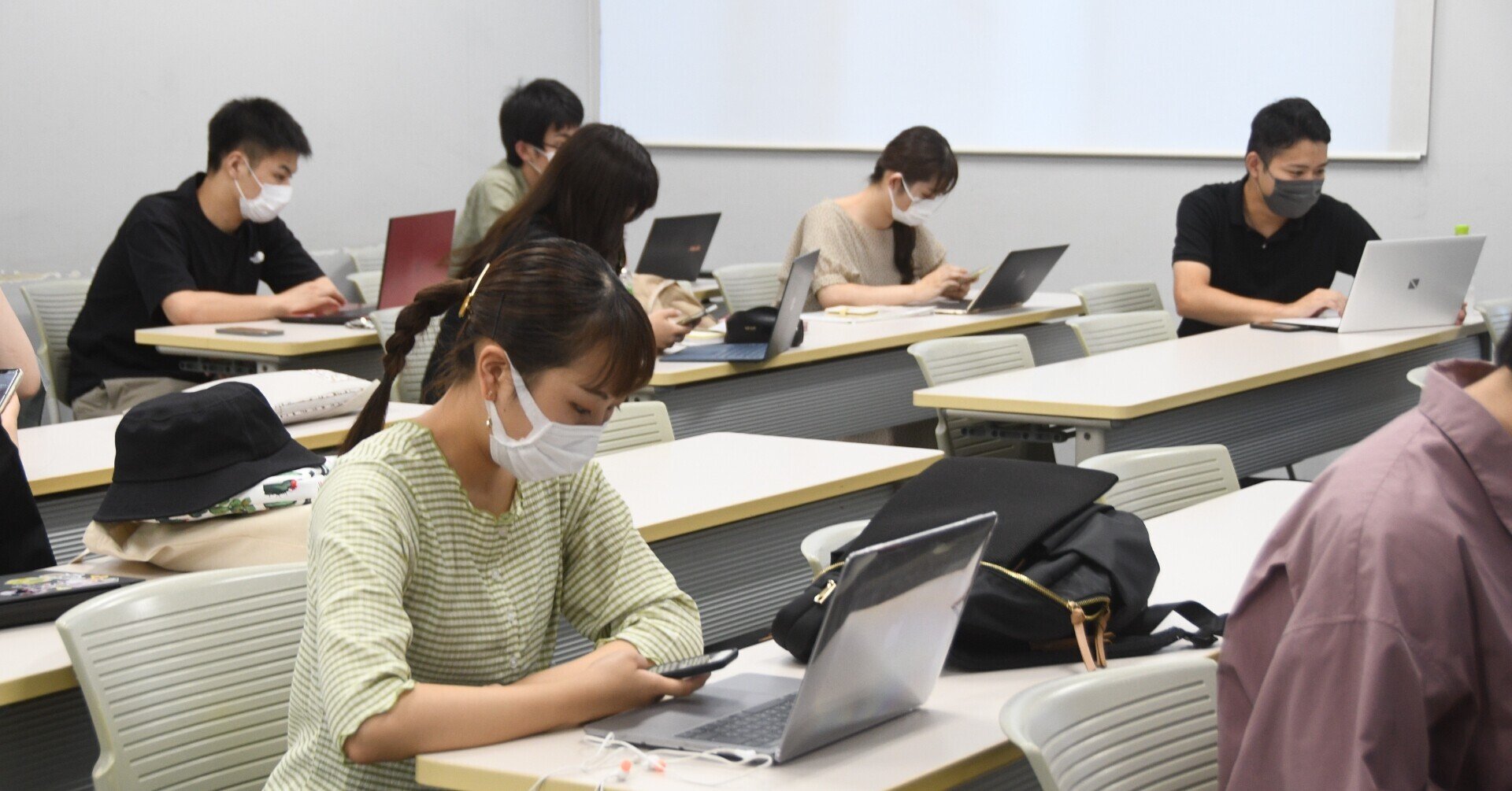 手広く