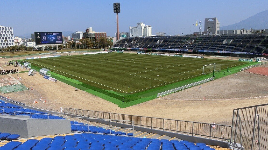 鹿児島県立鴨池陸上競技場 白波スタジアム からの眺め 赤星鷹 Note 鹿児島県立鴨池陸上競技場 白波スタジアム からの眺め 赤星鷹 Note