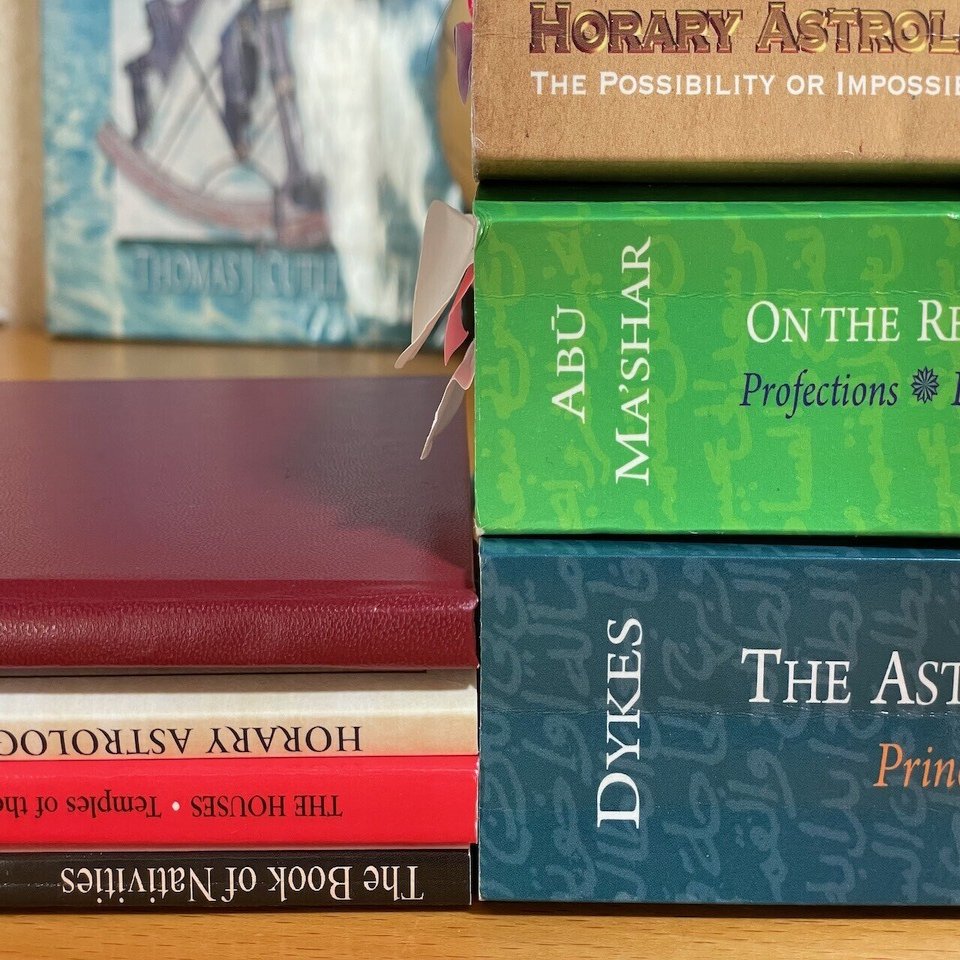 秋・冬にお薦め。 濃くて薄い占星術洋書3冊＋α｜ぐら astrogrammar
