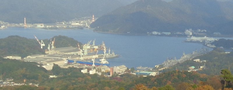 DSC05983タワーより。舞鶴東港左は中舞鶴。ユニバーサル造船とか (2)