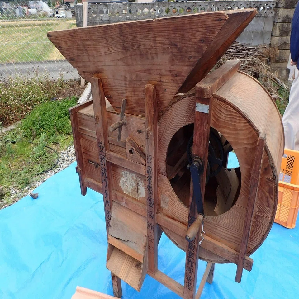 大正レトロな脱穀作業を体験してみたら、現代のコンバインと本質的に 