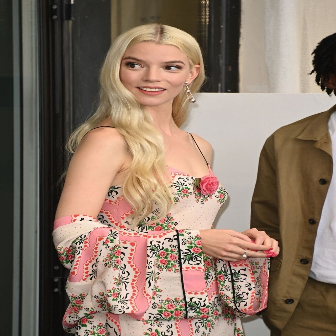 本気でお姫様ごっこをしてみる｜𝐿𝑈𝐶𝐴, image size:1280x1920