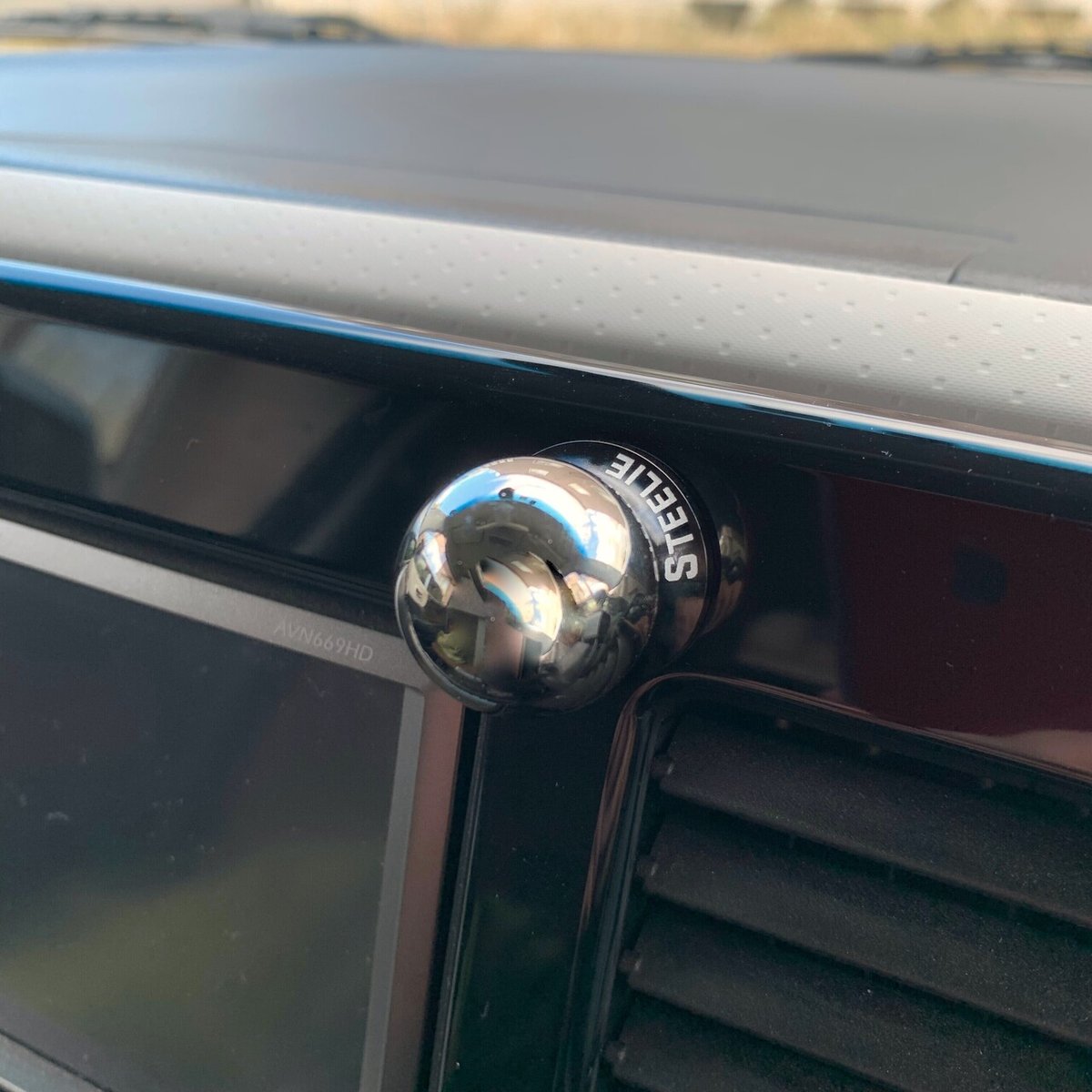 マグネット これ以上ない車載スマホホルダー｜TKO | 駆出しエンジニア 車載