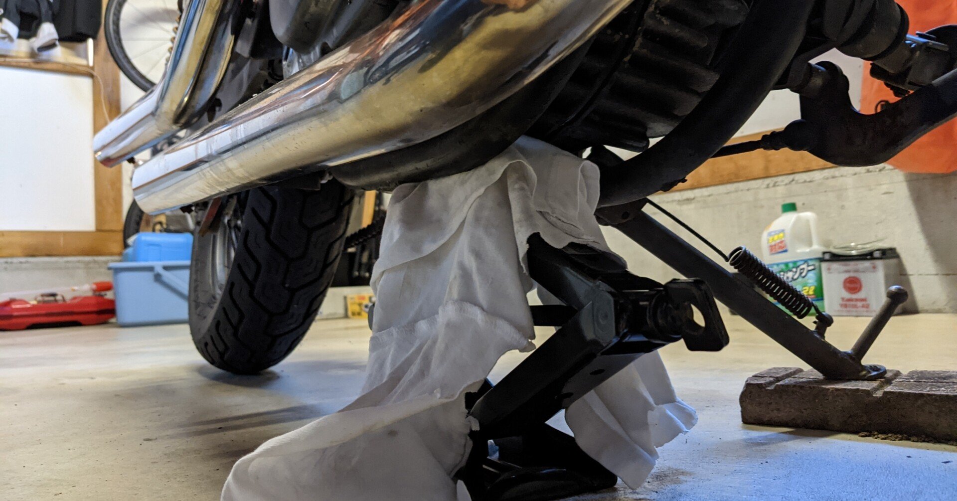 フロントホイールをバイクから外す際のジャッキアップ方法 Tsukasa Motorcycle M C Note