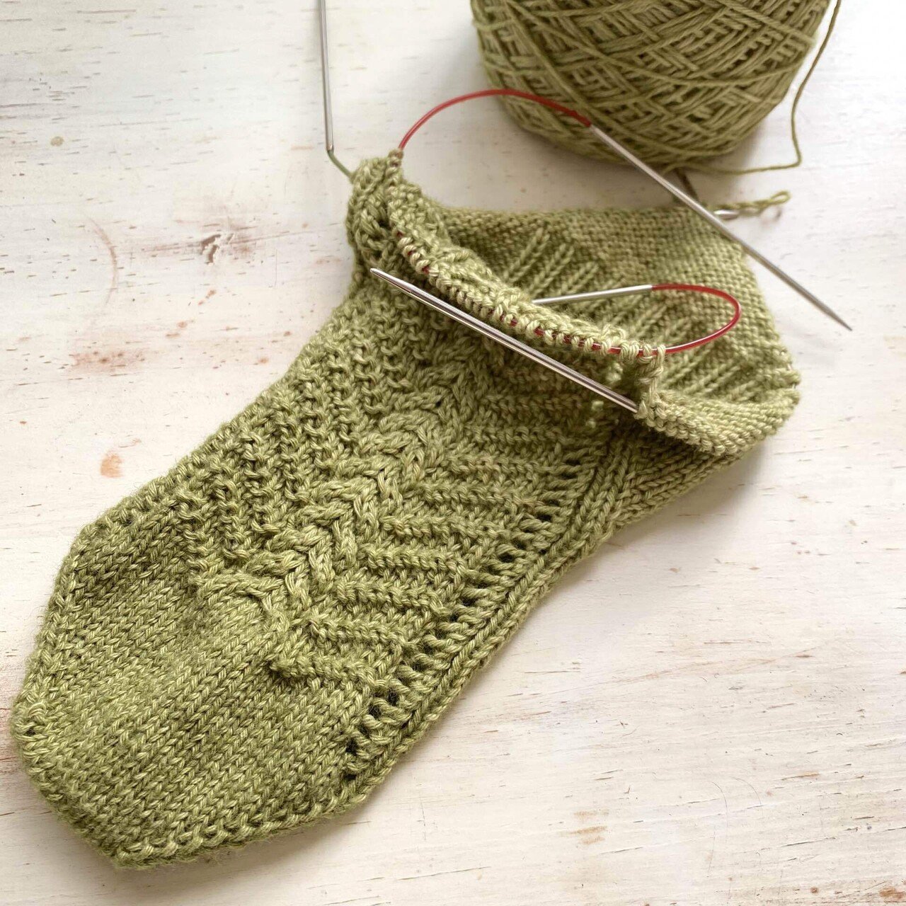 編み物の白いスカーフとストライプの靴下 縦ストライプの模様編み靴下】2020年皆様にありがとうのご挨拶