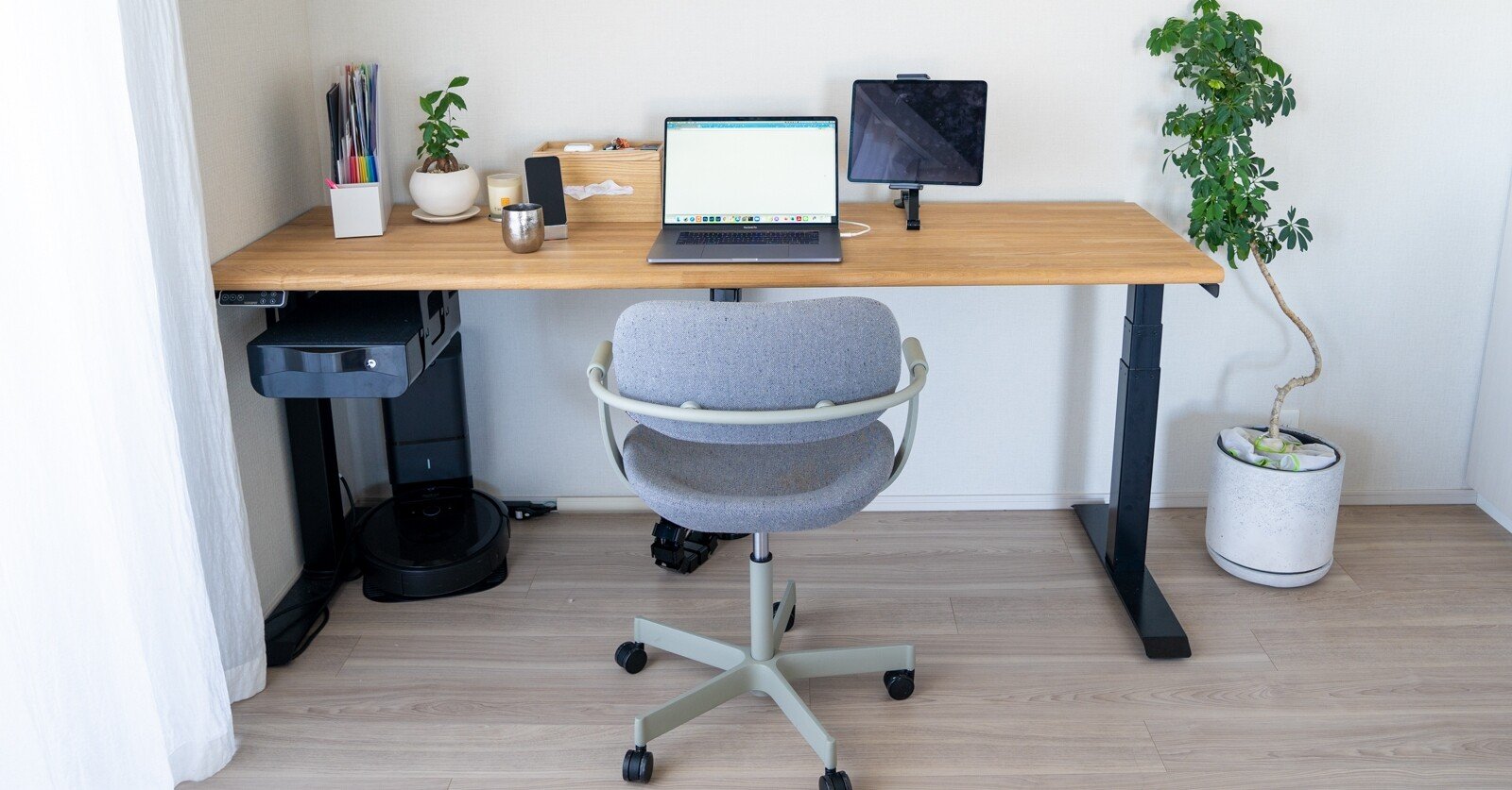 電動昇降デスクをDIY、ケーブルもできるだけ排除して快適なデスク環境
