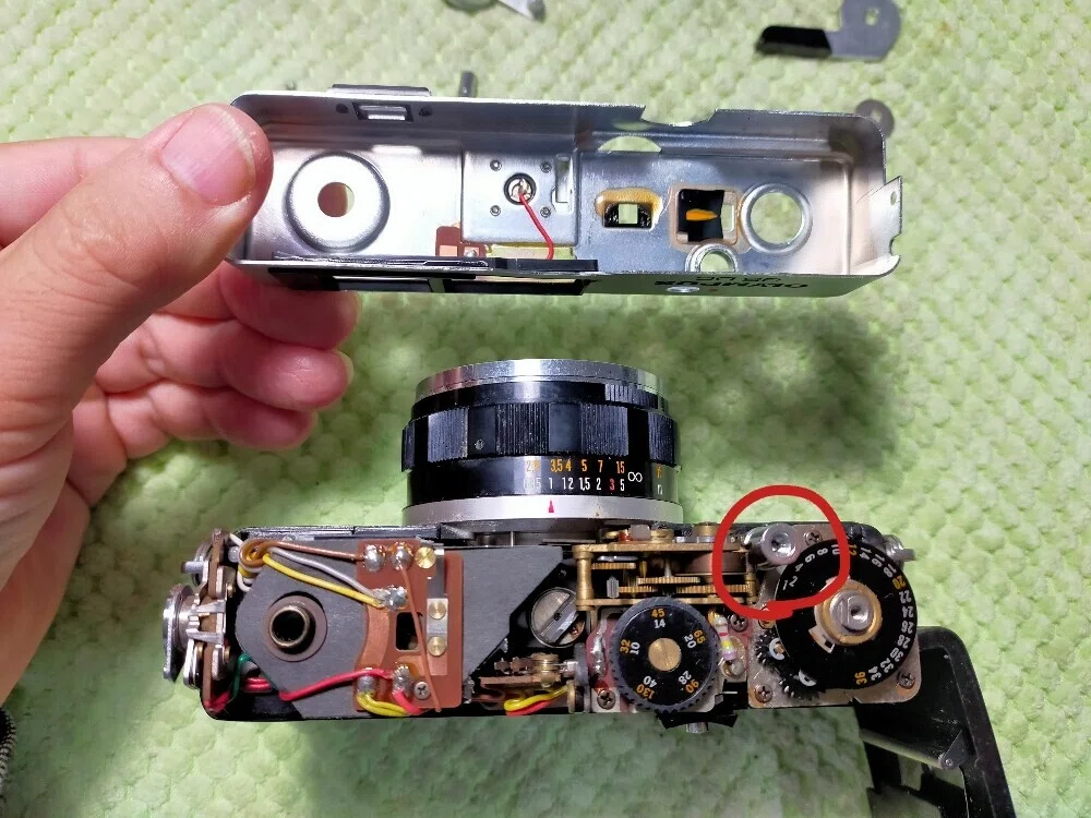 Olympus 35DCの分解｜フィルムカメラ修理のアクアカメラ