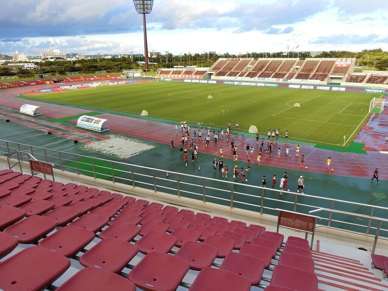 沖縄県総合運動公園陸上競技場(タピック県総ひやごんスタジアム)からの眺め|赤星鷹|note