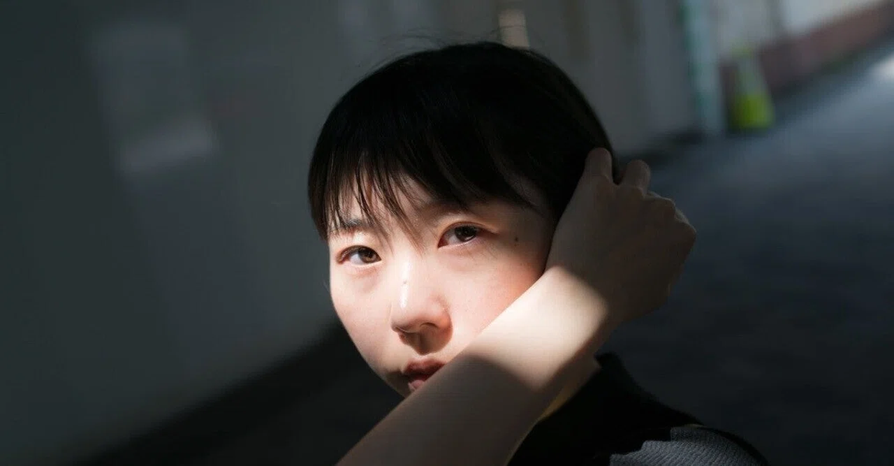 影 の ある 人