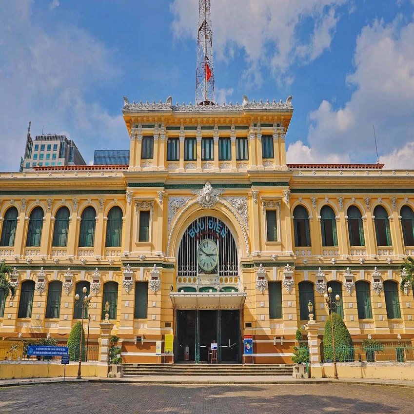 いまも現役のコロニアル建築 中央郵便局 勝手にベトナム案内 Note