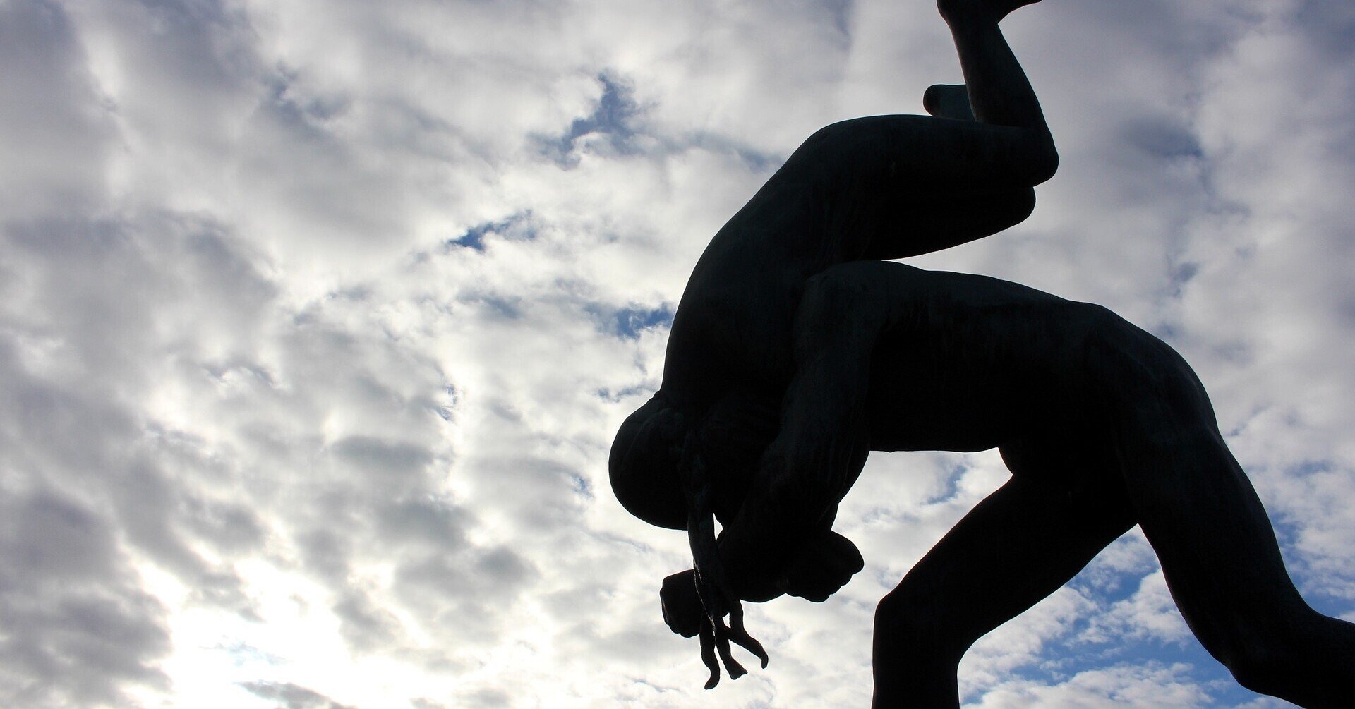 始まる世界」にノルウェーの人間塔を想う｜北欧の街角で