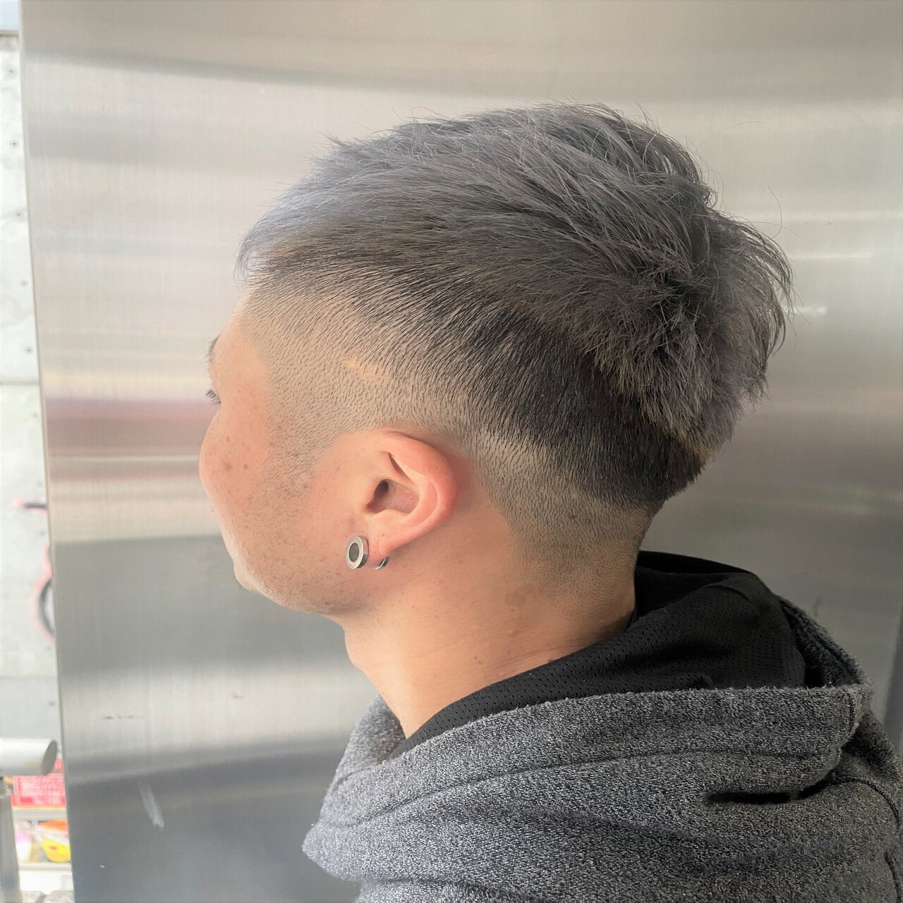おしゃれ坊主シルバーアッシュグレー メンズ へアスタイル Hiro美容師 特殊ヘア美容講師 フリーランス プライベートシェアサロン アニメ好き 大阪兵庫姫路 Note