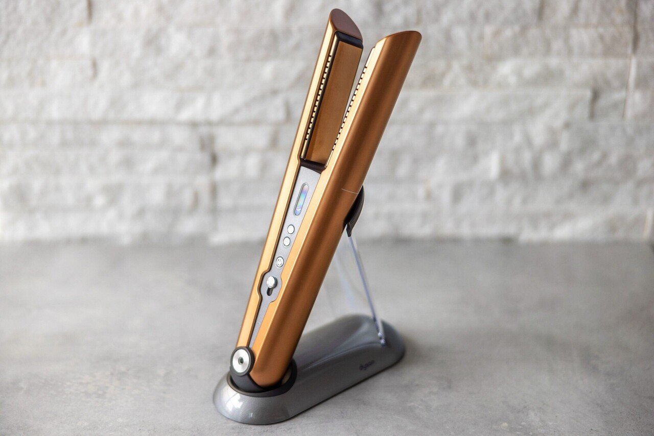 075 ヘアアイロンの革命的進化！低温なのに伸びるダイソン「Corrale