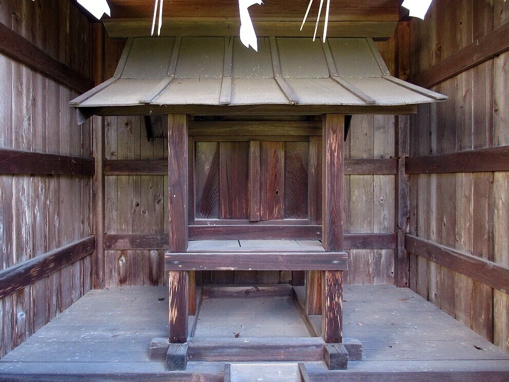 4寒佐神社祠
