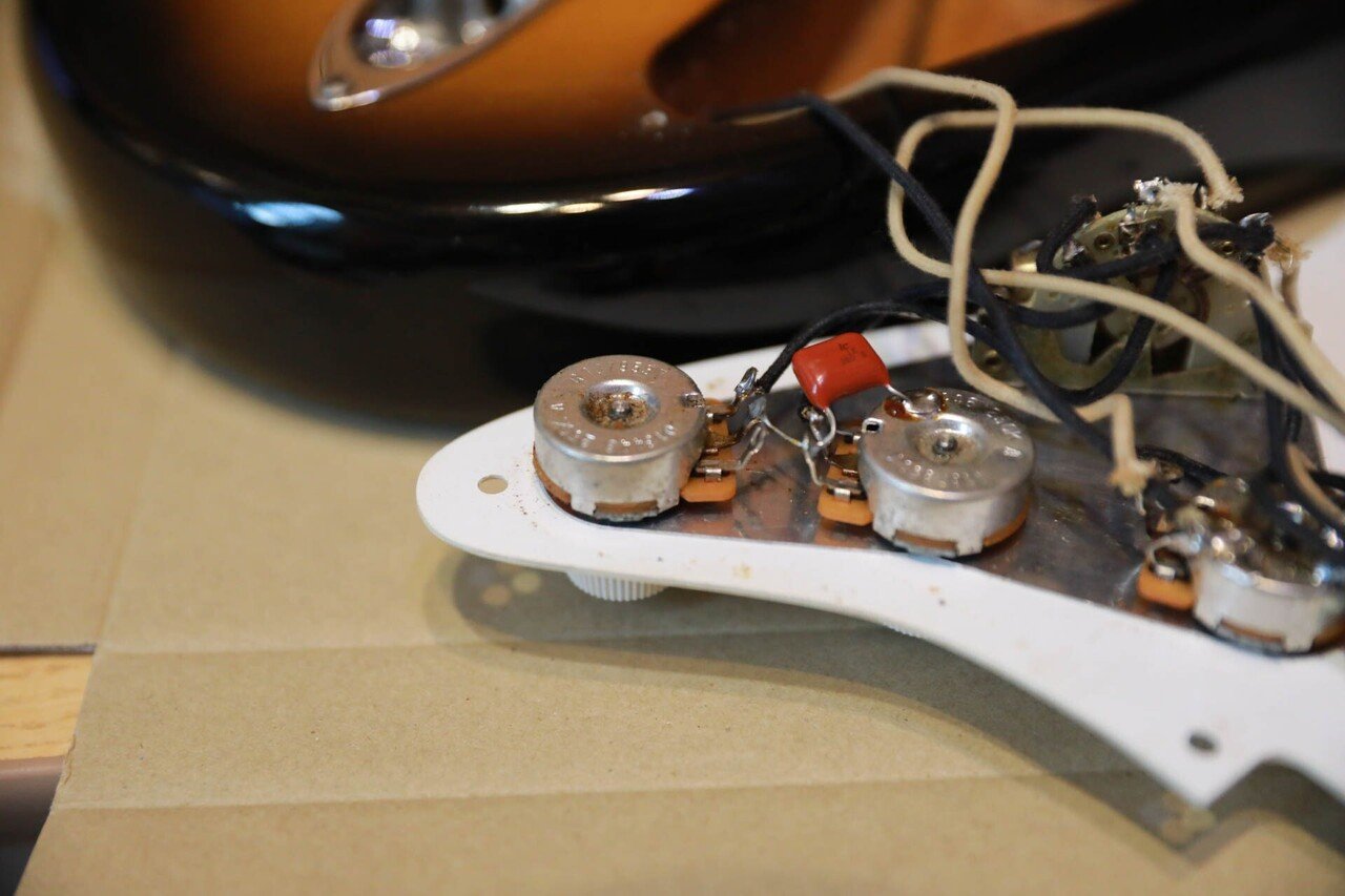 Tokai ST50 ジャパンビンテージ　デイビッドギルモア仕様 ストラトをデヴィッド・ギルモア仕様に改造!｜Ryo/The Shine