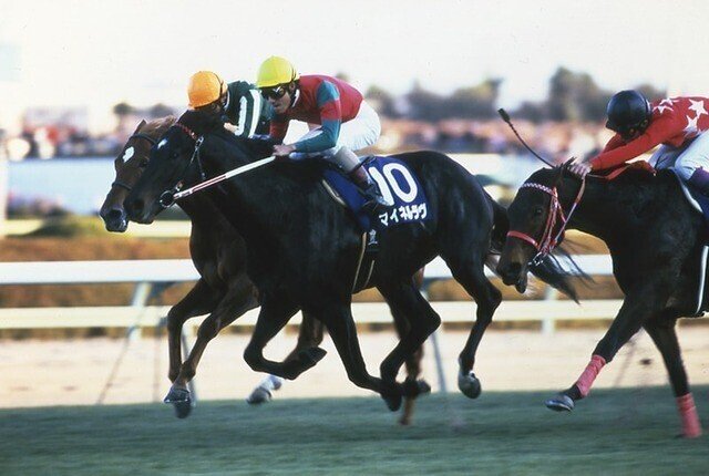 ウマ娘で学ぶ競馬史 #18 沈黙をこえて(1998)|マツウラ ウマ娘で学ぶ競馬史 #18 沈黙をこえて(1998)|マツウラ