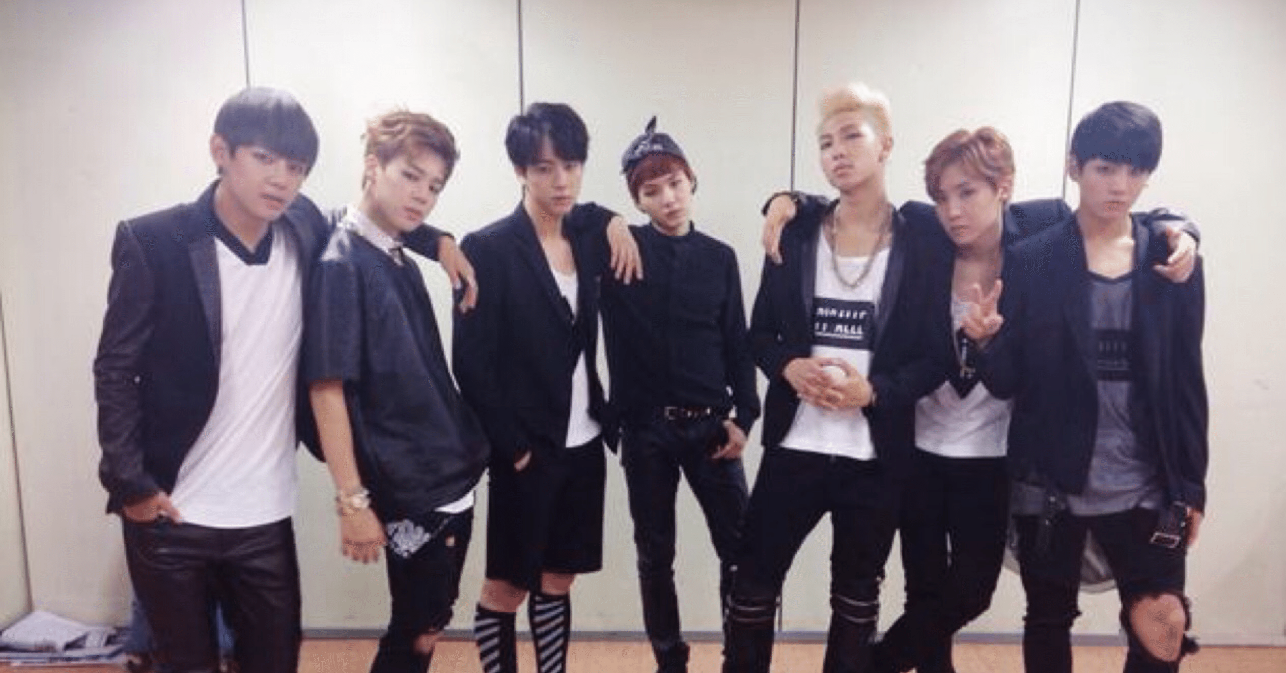 BTS (방탄소년단) - 1st official MD of BTS is released. We