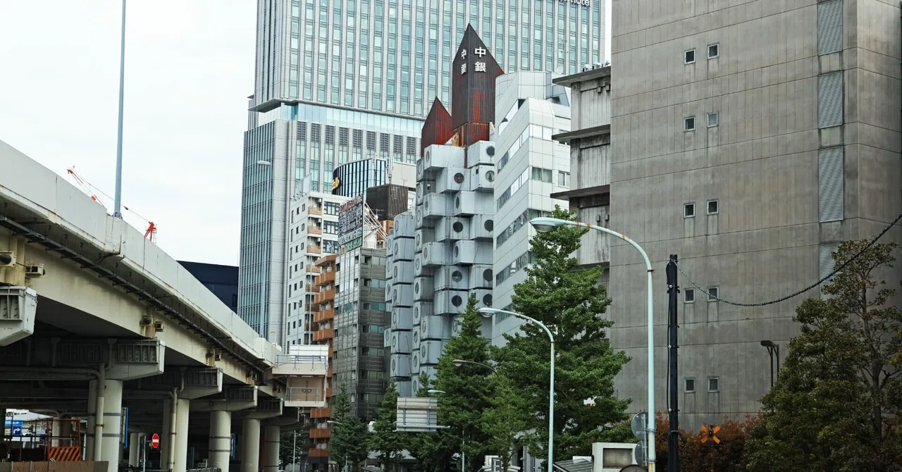 Go to the Nakagin Capsule Tower Building again｜Hallucigenia