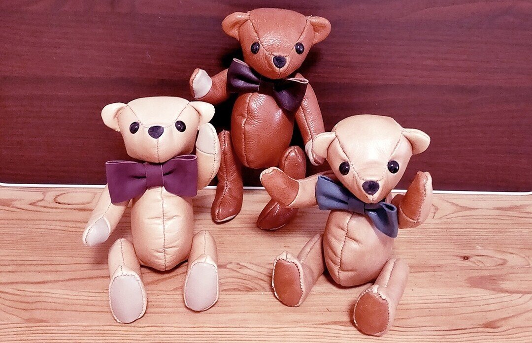 革のハギレで作る、手作りのレザー製くまのぬいぐるみを