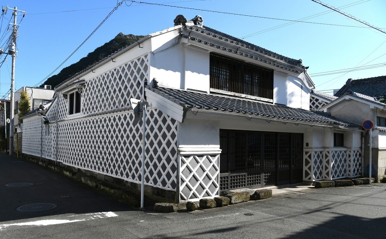 歴史・文化を次世代へ、下田のなまこ壁建築「雑忠」と鈴木浩之さんの