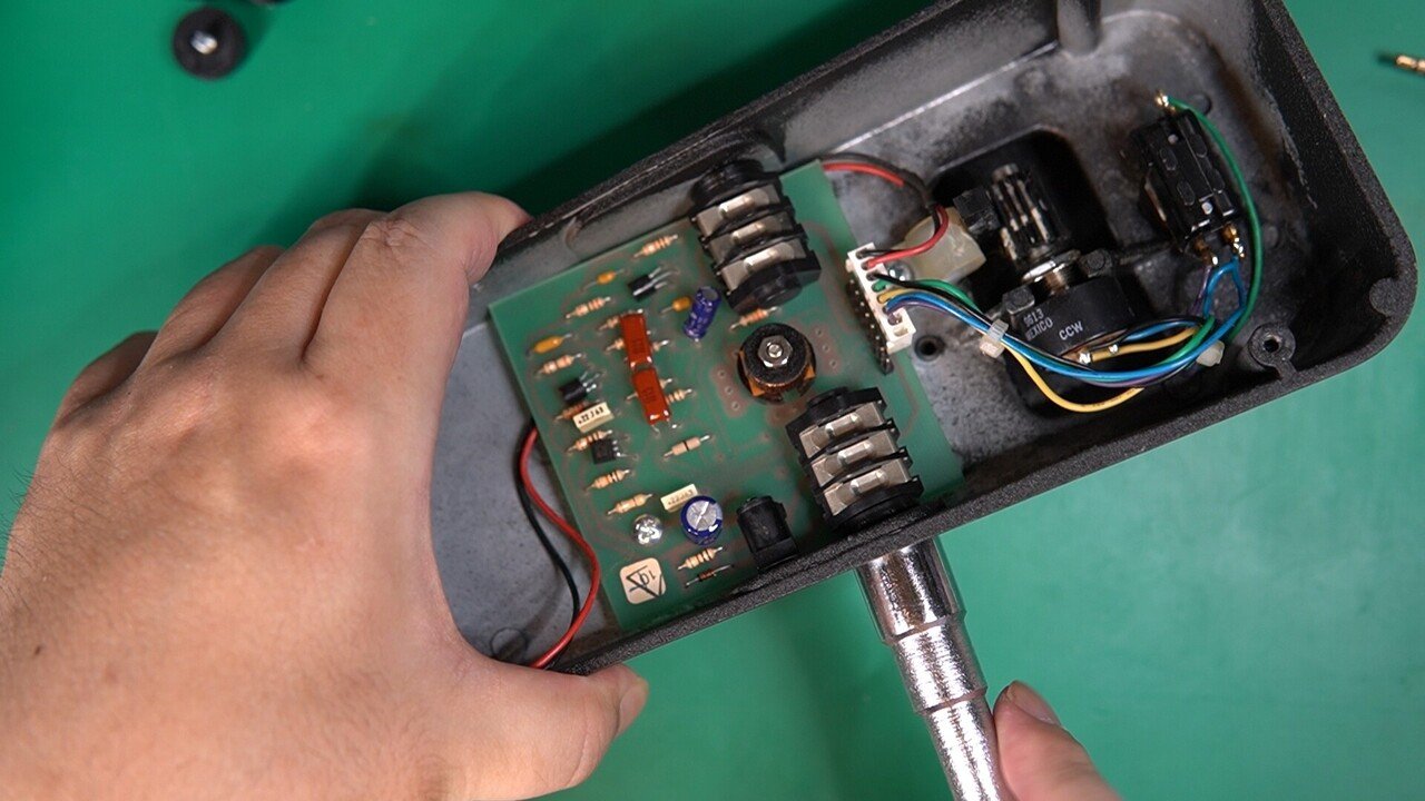 ワウポットは分解掃除で直るのか？DUNLOP CRYBABY GCB-95｜ebi-san