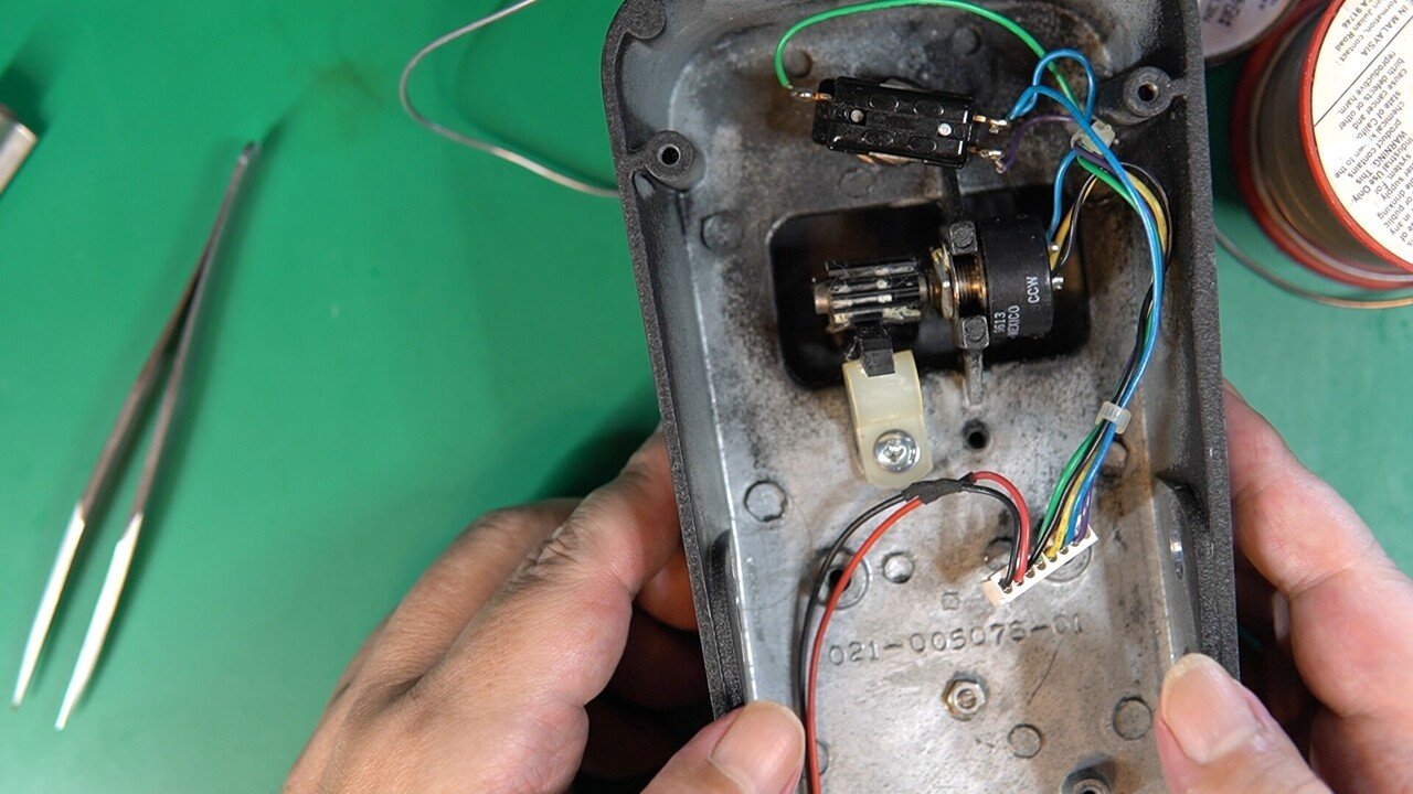 ワウポットは分解掃除で直るのか？DUNLOP CRYBABY GCB-95｜ebi-san