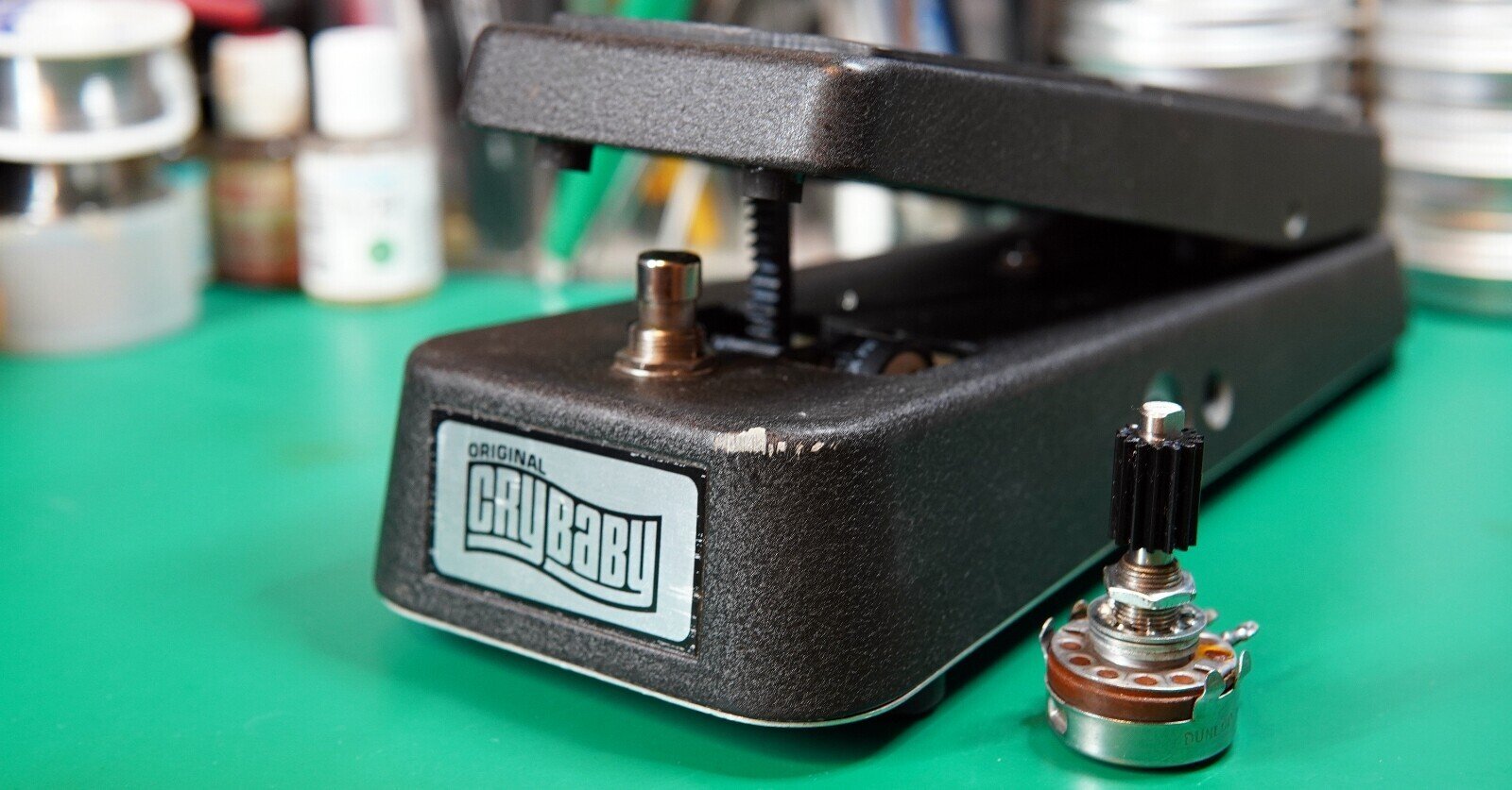 ワウポットは分解掃除で直るのか？DUNLOP CRYBABY GCB-95｜ebi-san