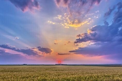 stocktrek-images-prairie-sunset-with-crepuscular-rays-in-alberta-canada - コピー (2)