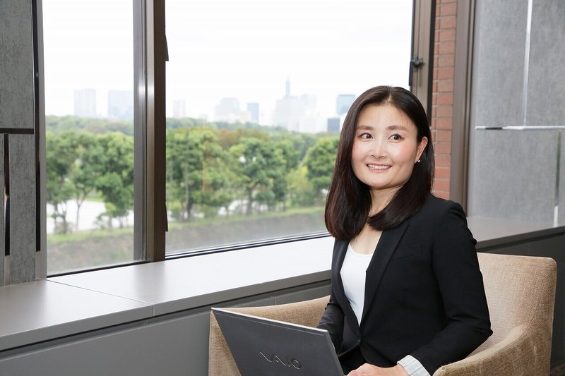 大浦プロフィール写真_ノートパソコン