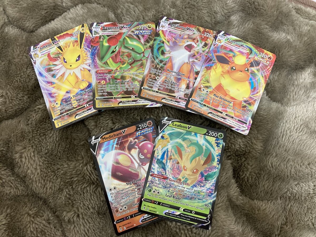 Amazon.com: Pokémon TCG: Sword & Shield Evolving Skies