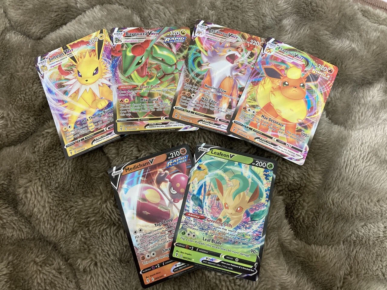 海外のポケモンカードゲーム拡張パック「Evolving Skies」ボックス開封 海外のポケモンカードゲーム拡張パック「Evolving Skies」ボックス開封