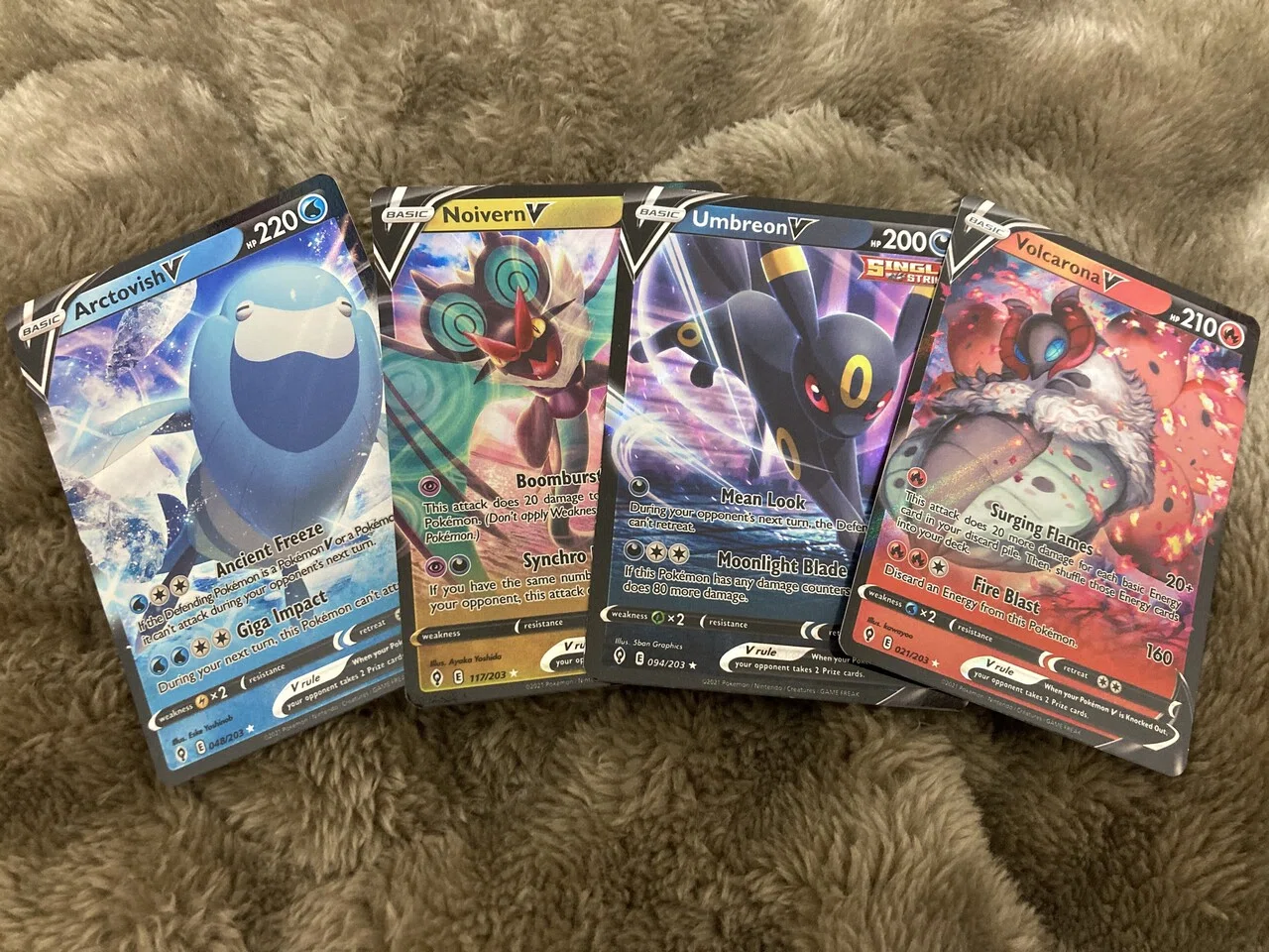 海外のポケモンカードゲーム拡張パック「Evolving Skies」ボックス開封