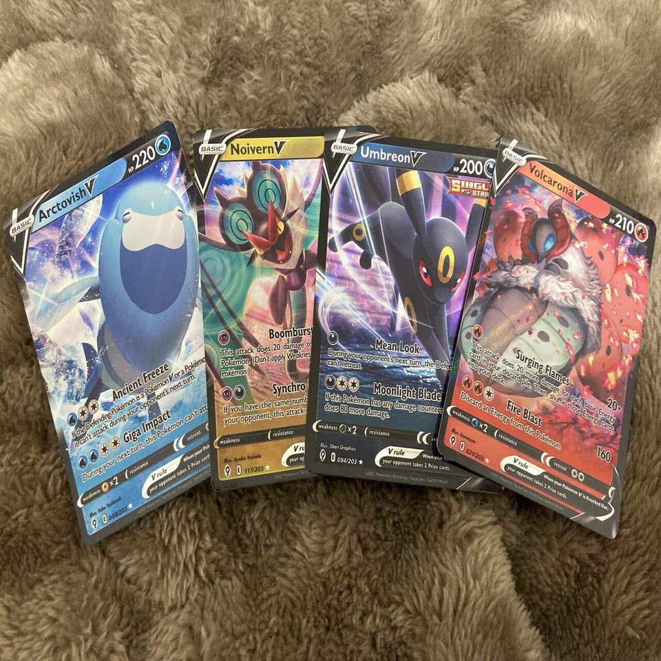 海外のポケモンカードゲーム拡張パック「Evolving Skies」ボックス開封