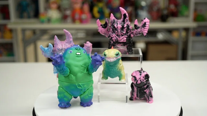 ソフビの食物連鎖シリーズ 三毛玩具 ギョモラ カニギス コケモコ ミニイモムシ イラストや立体物の制作を手がける作家さん 山本祐介 オタク社長 おもちゃ屋さん Note