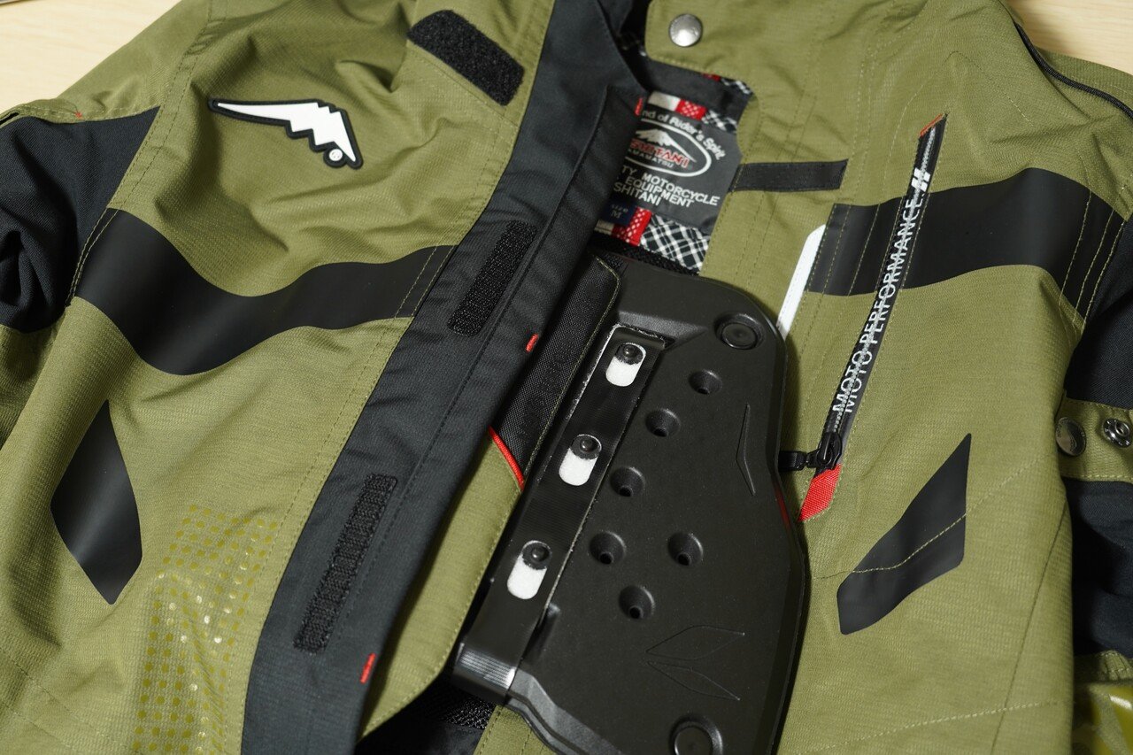 クシタニ　バイク向き　ジャケット　プロテクター付き タイチのプロテクターをクシタニのジャケットにつける｜on0z