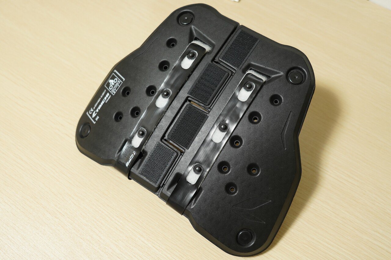 タイチのプロテクターをクシタニのジャケットにつける｜on0z