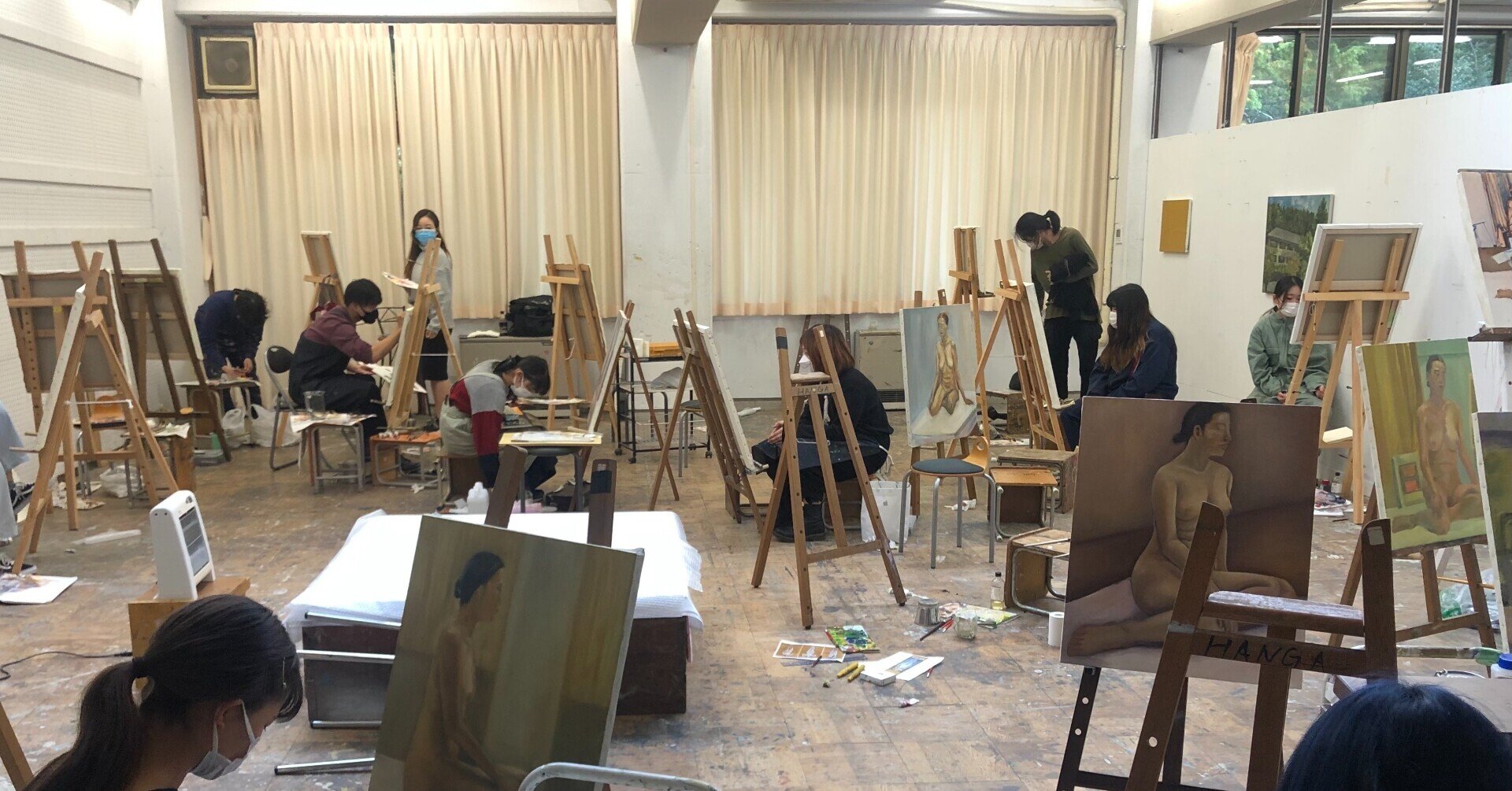 質問「洋画専攻では、どれくらいの大きさの絵を描きますか？」｜京都