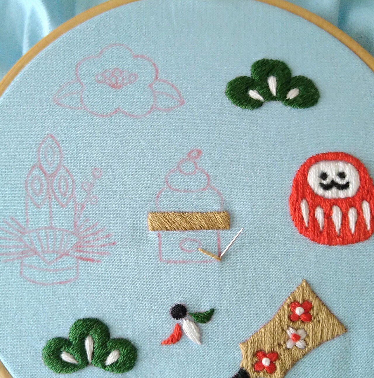 お正月の刺繍枠キットを作ろう ステップ21 鏡餅の台の刺繍2 Apostrophe S 刺繍雑貨作家 Note