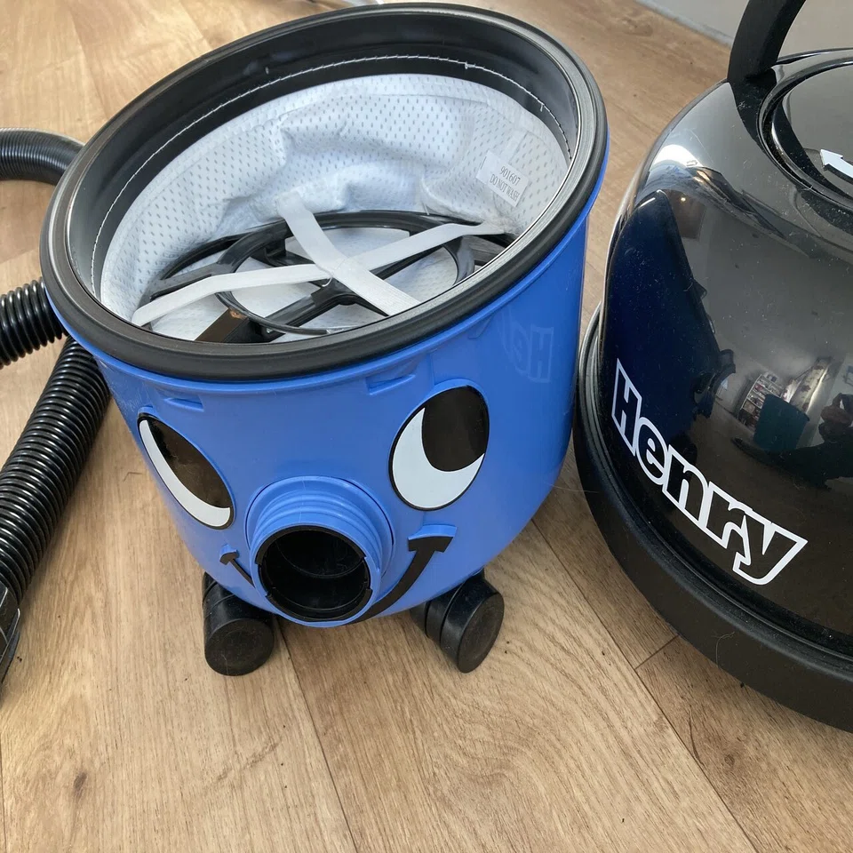 メイドインUKの掃除機・愛されキャラのヘンリー君｜英国ゆるっとシニア